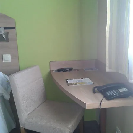 Hotel Les étoiles Du Forez 2*